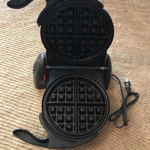 Presto 03510 Flipside Belgian Waffle Maker. - Picture 2 of 12
